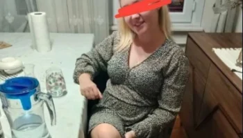 Evli Sarışın Leyla