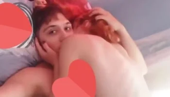 Pembe Saçlı Tatlı Kucakta