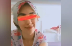Türbanlı Genç Kız