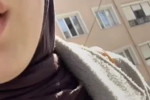 23 yaşındaki türbanlı kız