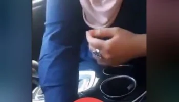 Araçta türbanlı skso ağzına bosalıyor