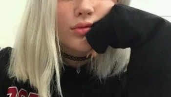 Beyaz Saçlı Hatun Kucakta Fena Zıplıyor
