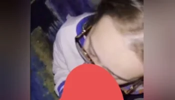 Bu kız tiktokta unluymuş 7-8 tane videosu var içerikte