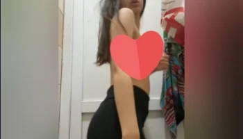 İzmitli Hatun Ne Bulduysa Sokuyor