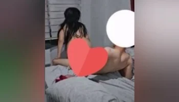 Kız acıyor yeter diye bağırdıkca köklüyor eleman