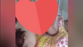 Kız da kaç kişiye kendini siktirdiyse artık alışmış hiç bağırmıyor