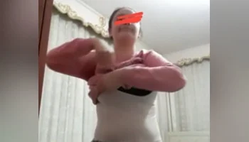 Kızın geniş arşivi kaçırmayın