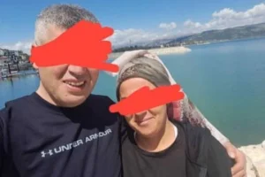 Orta yaşlı çiftin albümü