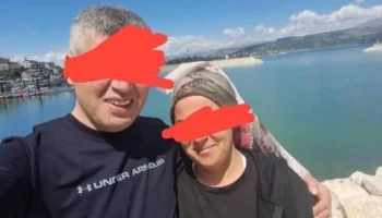 Orta yaşlı çiftin albümü