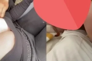 Sarışın Sevgilisini Paylaşıyor
