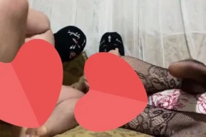 Şeftalisi kömür karası olmuş hatunu atmış yatağa hem arkalı önlü sert ve tutkulu beceriyor