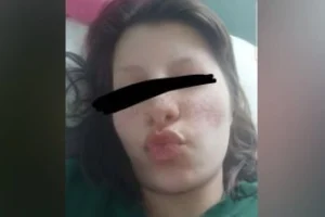 Snapte soyunan türbanlı genç kız