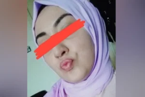 Türbanlı Kızın Resimleri