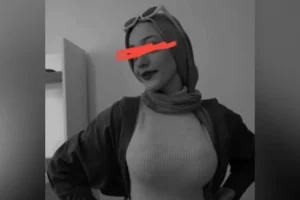 Türbanlı güzelin göğüsleri