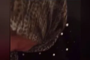 Türbanlı kadın oral seks yapıyor