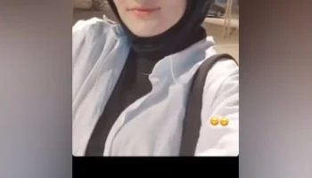 Türbanlı kızıl saçlı güzel