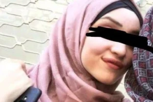 Türbanlı kızın güzel göğüsleri harika birşey