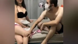 şanslı bir takipçilerini eve davet edip grup seks yapan tiktokçu