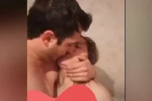 19 yaşındaki velete bakın olgun kadınla neler yapıyorlar