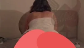 Balıketli Hatun Sikicisinin Kucağında İnleyerek Sikişiyor