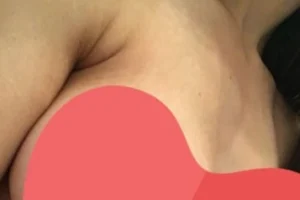 Esma'nın güzel göğüsleri
