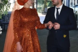 Genç Çift Türbanlı Hatun