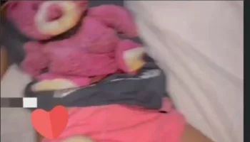 Özür dilerim bi daha sana küçük s*kli demicem diye dayak yiyor tamamı linkte