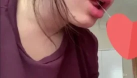 Annesi Yan Komşudayken Sevgilinin Evinde Sakso Çektirip Sikiyor
