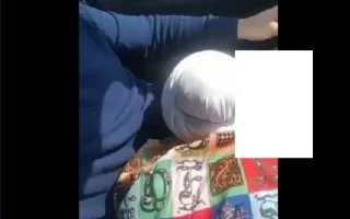Arabada Türbanlının Ağzına Veriyor