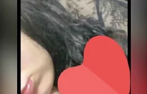 Arkadan manitasına verirken canlı yayın açıyor