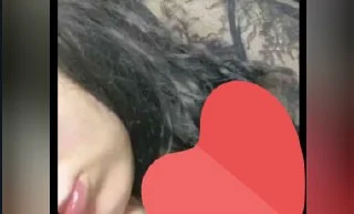 Arkadan manitasına verirken canlı yayın açıyor