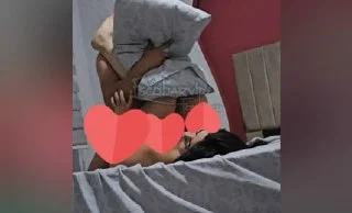 Elemanın kucağından kiz acıyor diye bağırarak kaçıyor