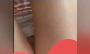 Gece gece gelen videoya bak Amk 19 yaşında velet yengesini inlete inlete sikiyor