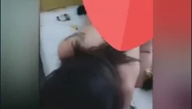 Genç Kızı Canlı Yayında Sikiyorlar. Arkadaşına “İstek Geldi İkiniz Birden Sikin” Diyor