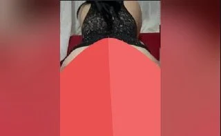 Halı bile serilmemiş yatak ve Hande azgını yeter