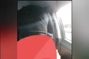 İş Arkadasi Ceren'i Eve Birakmadan Önce Arabada Beceriyor