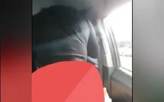 İş Arkadasi Ceren'i Eve Birakmadan Önce Arabada Beceriyor