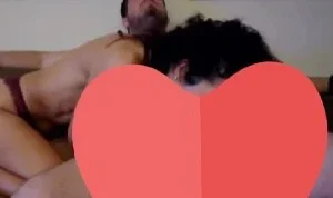 İzmirli İngilizce Öğretmeni Sevgilisine Oral Seks Yaptırıp Kanepede Kucağına Alıp Sikiyor