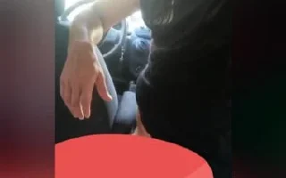 Kardeşimiz manitayı arabaya atmış tatlı tatlı basıyor