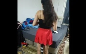 Karısına Etek Giydirmiş Sikiyor