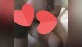 Kıza sırayla sakso çektiriyorlar