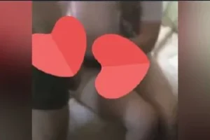 Kıza sırayla sakso çektiriyorlar