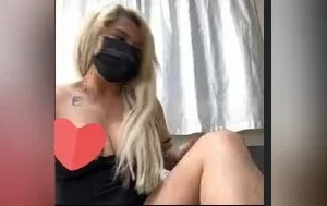 Kollarında birikim bilezikleri bile duran azgın karısına gencecik bir sikici oğlan hediye eden abimiz