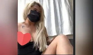 Kollarında birikim bilezikleri bile duran azgın karısına gencecik bir sikici oğlan hediye eden abimiz