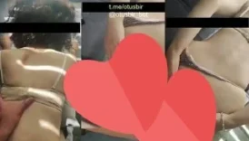 Masaya yarra yemeye nizamlı halde domalmış bekleyen kıvırcık Türk