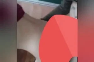 Öğretmenler sınıfta sikisiyor