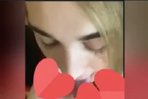 Sarışın milf anne siki gırtlaklıyor