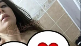 Sevişirken erkeklere göstermek istediğini söyler hep