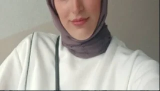 Türbanlı Dolgun Büşra