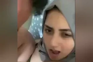 Türbanlı hatunu gayet güzel sikiyor